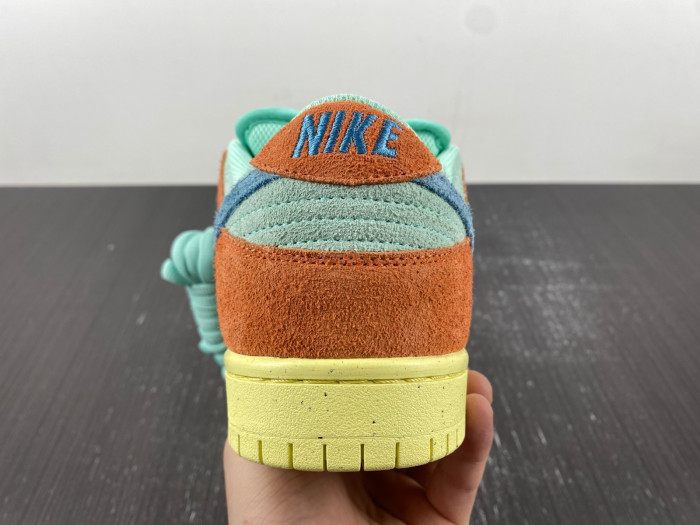 nike sb dunk low “noise aqua” dv5429-800