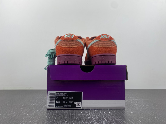 nike sb dunk low mystic red rosewood dv5429-601