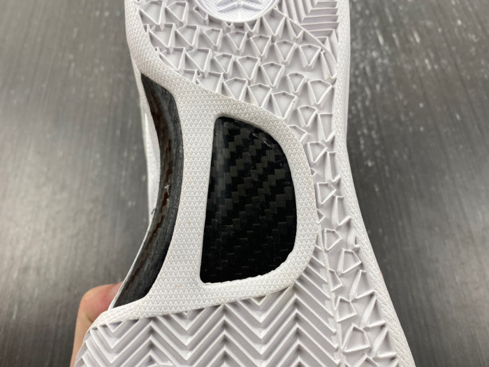 nike kobe 8 protro “white/metallic gold” nk0409