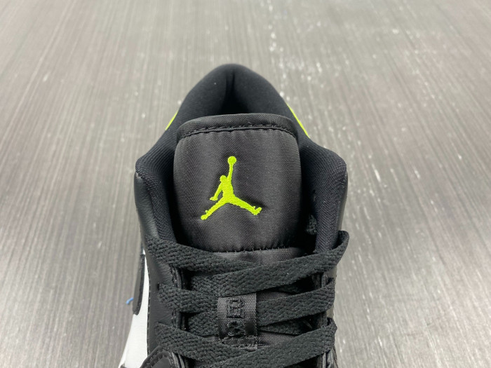 air jordan 1 low "vivid green snakeskin