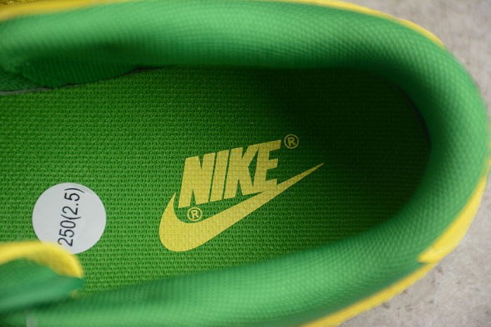 nike dunk low “reverse brazil” dv0833-300