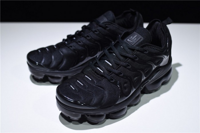 nike air vapormax plus triple black 924453-004