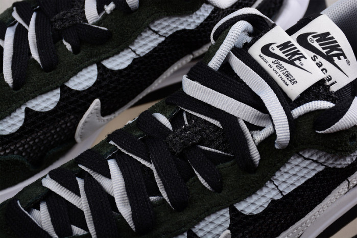 nike vaporwaffle sacai black white cv1363-001