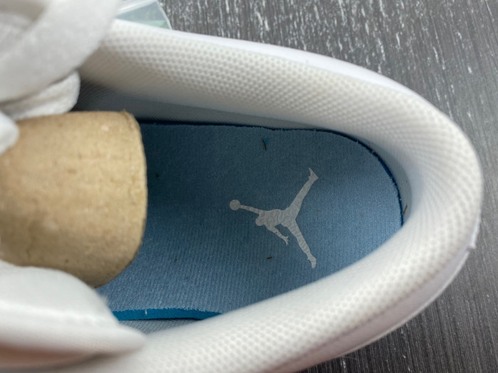 Air Jordan 1 Low GS “Glitter Swoosh” FQ9112-100