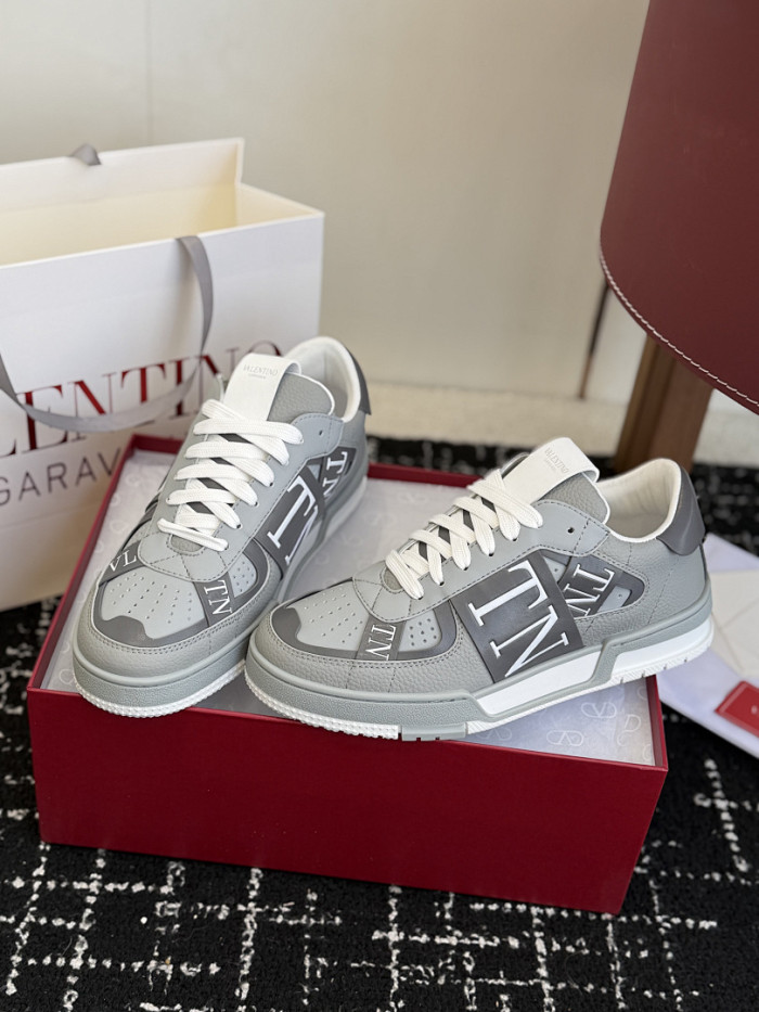 Va1e*ntin0 SNEAKERS VT056