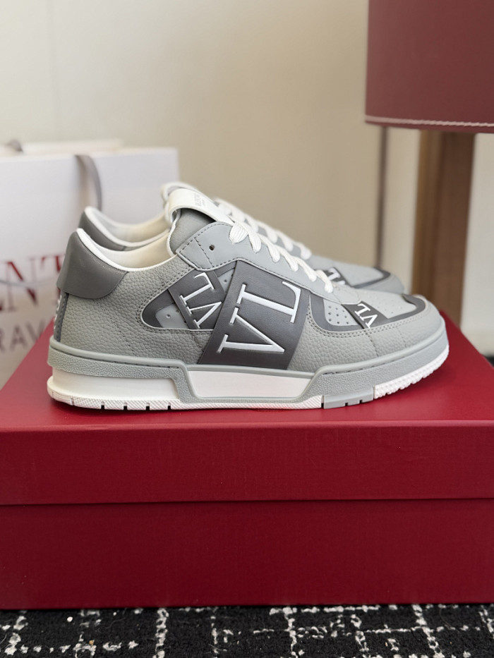 Va1e*ntin0 SNEAKERS VT056