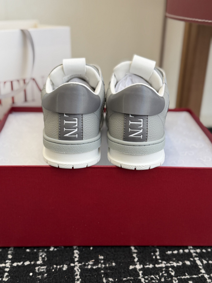 Va1e*ntin0 SNEAKERS VT056