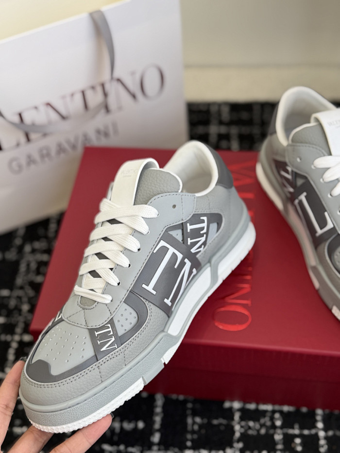 Va1e*ntin0 SNEAKERS VT056