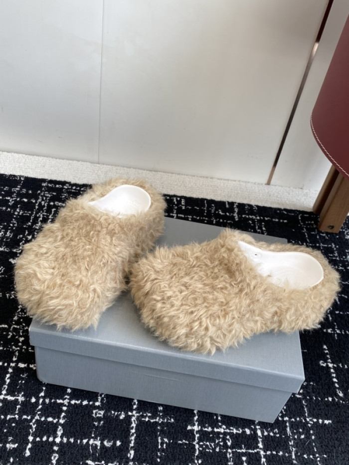 Balenciag* Sandal BS109
