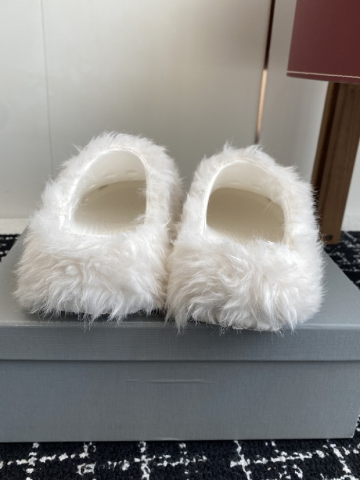Balenciag* Sandal BS110