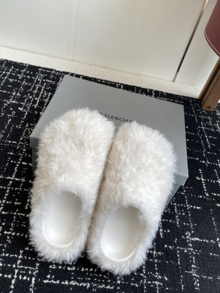Balenciag* Sandal BS110