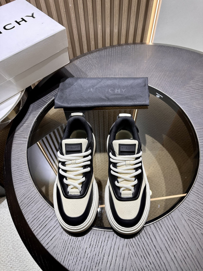 Givenchy Sneakers 660023