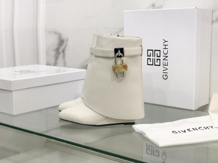 Givenchy Boots 660015