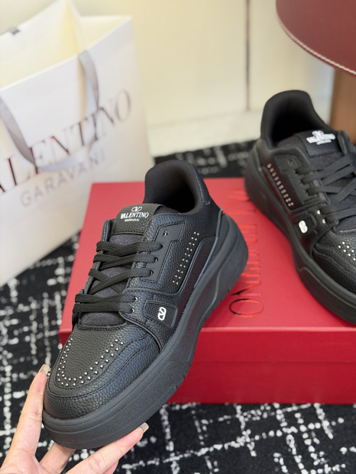 Va1e*ntin0 SNEAKERS VT055