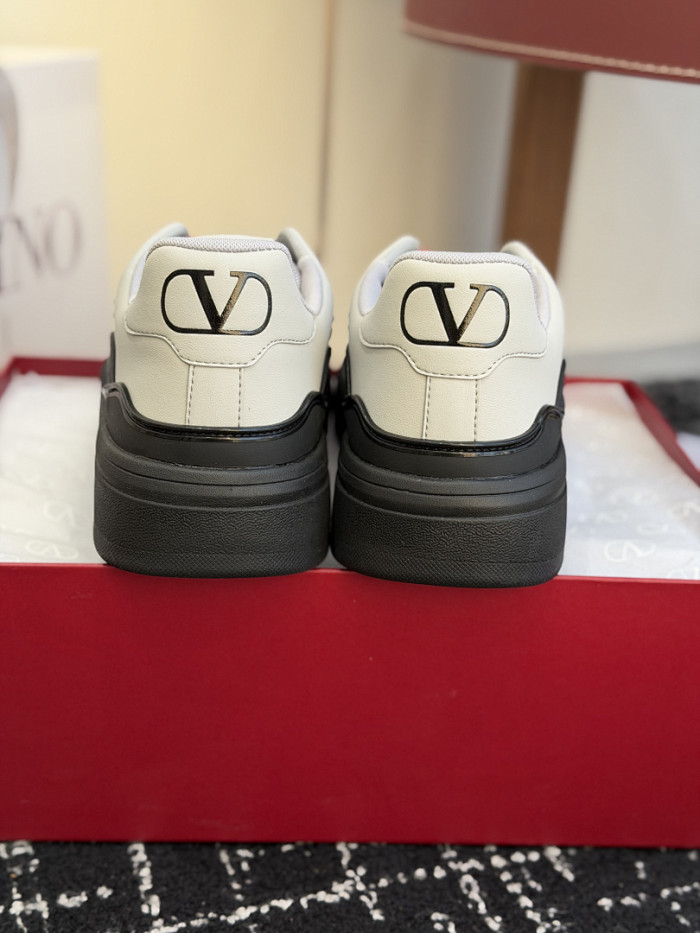 Va1e*ntin0 SNEAKERS VT053