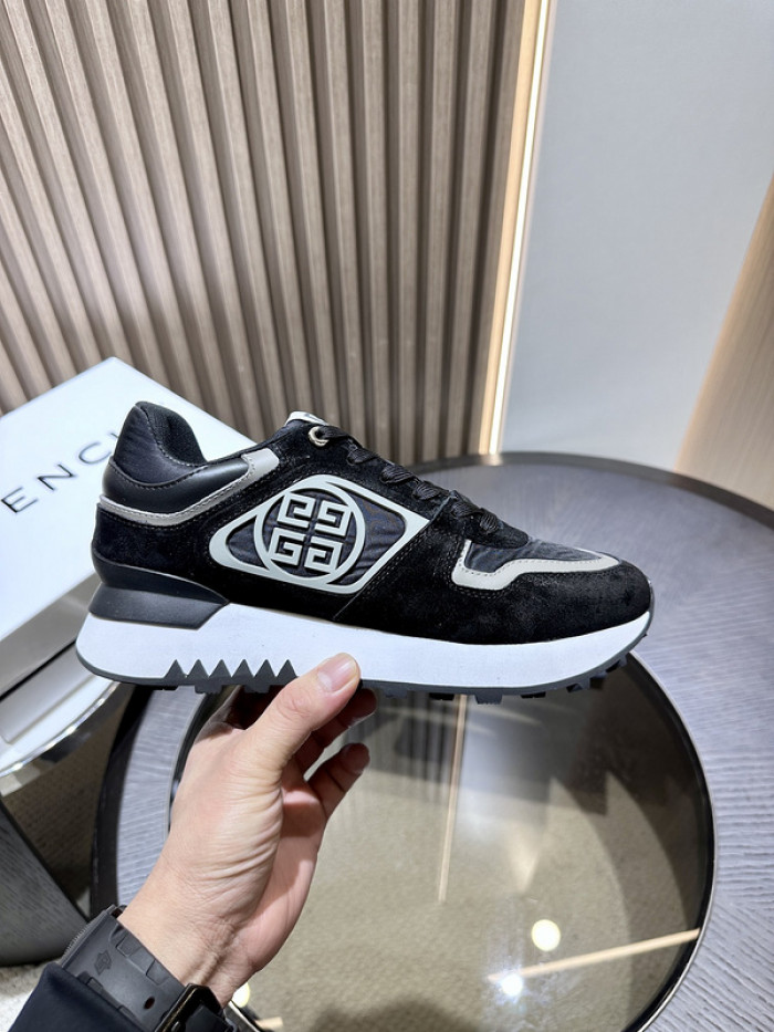 Givenchy Sneakers 660035