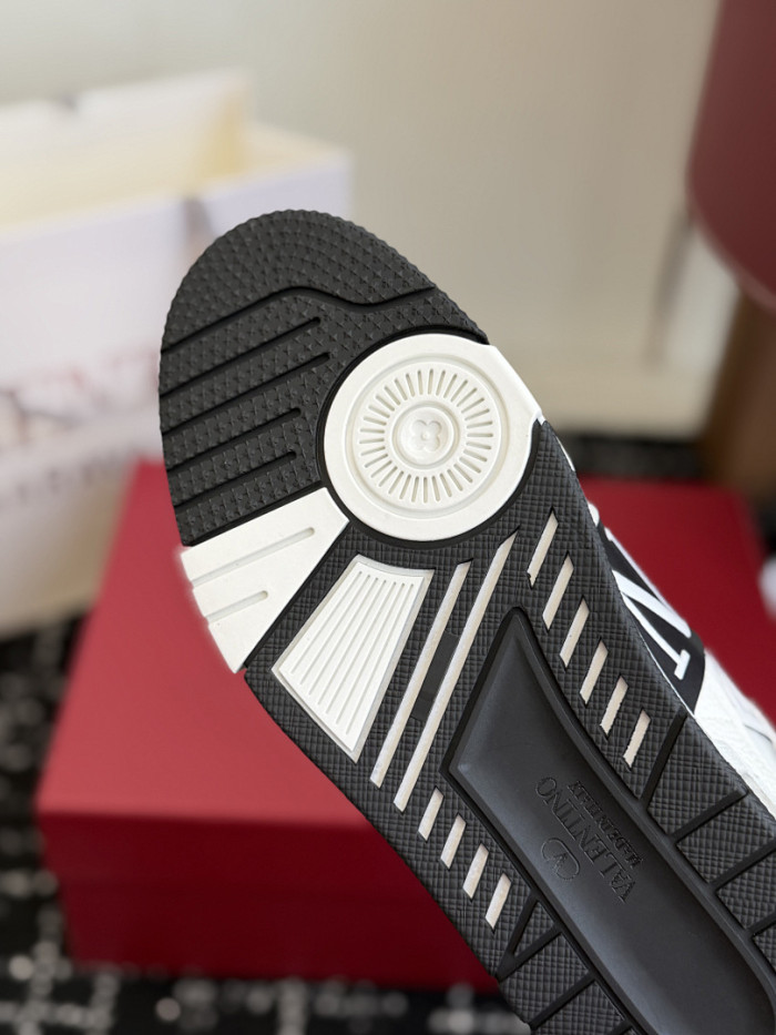 Va1e*ntin0 SNEAKERS VT058