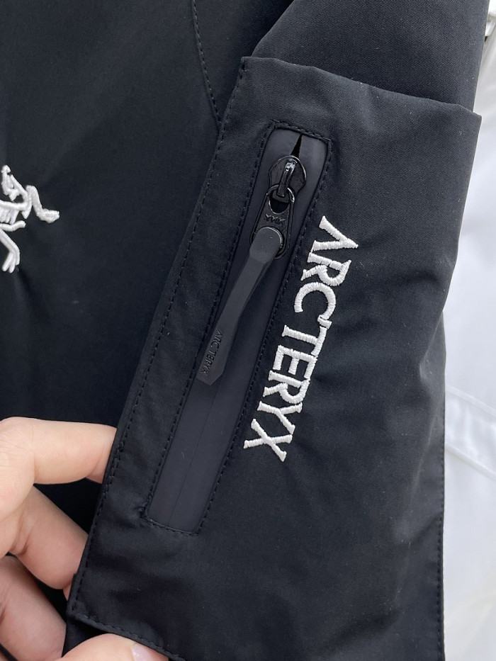 ARCTERYX JACKET AX10
