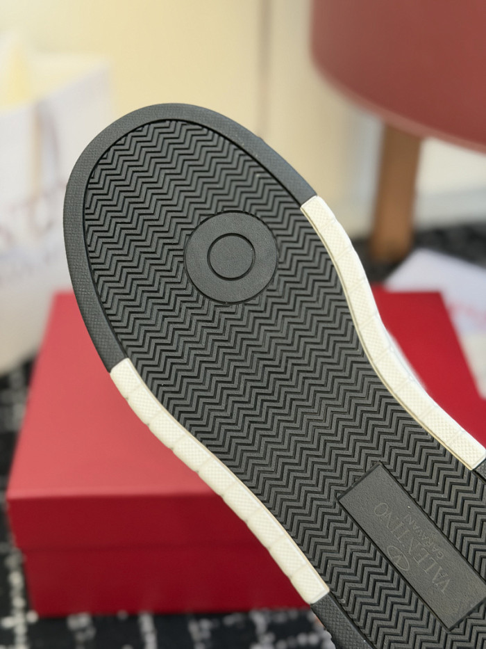 Va1e*ntin0 SNEAKERS VT054