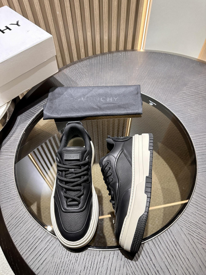 Givenchy Sneakers 660022
