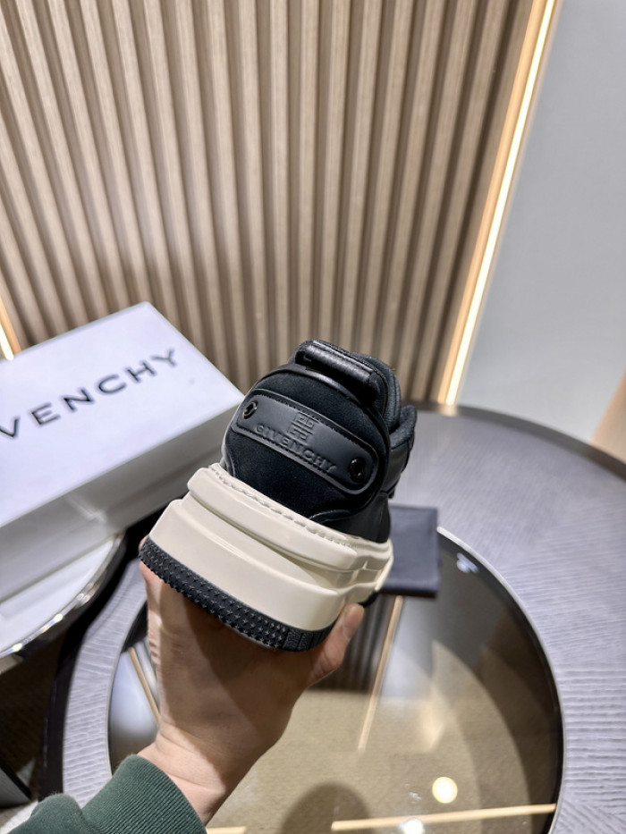 Givenchy Sneakers 660022