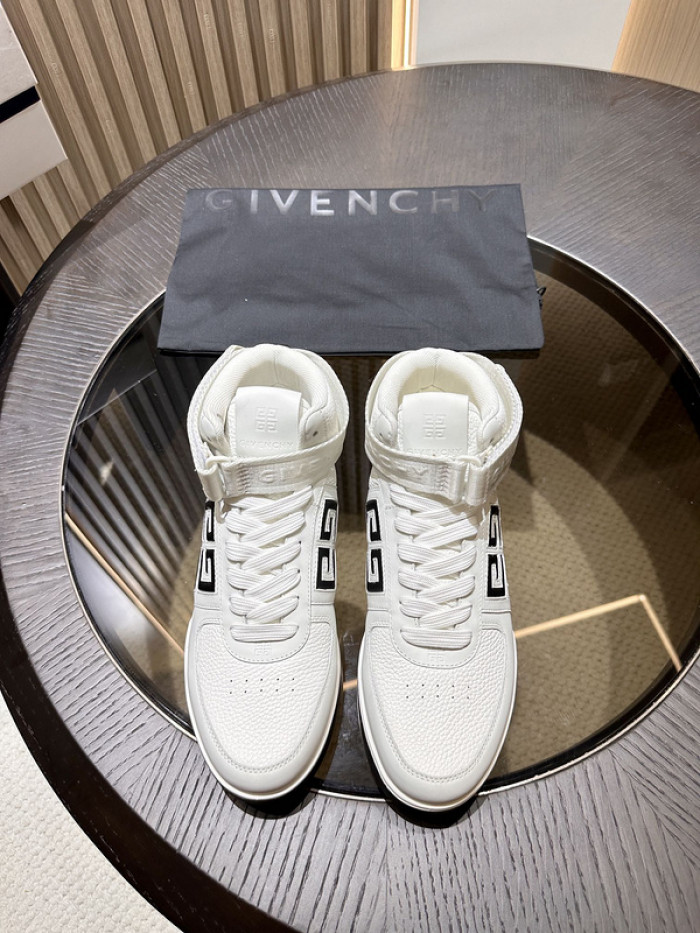 Givenchy Sneakers 660029