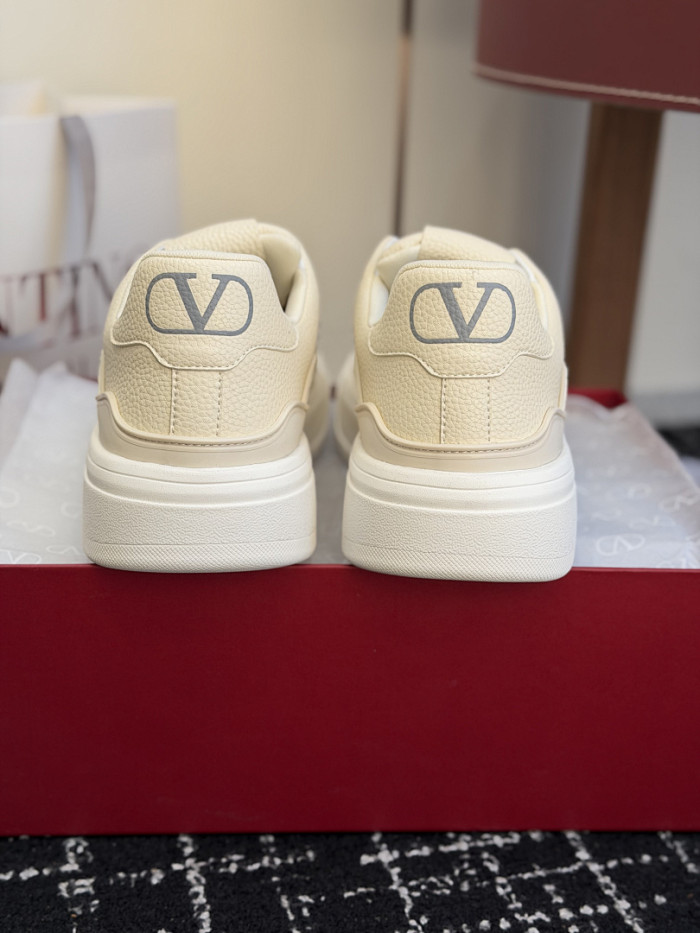 Va1e*ntin0 SNEAKERS VT050