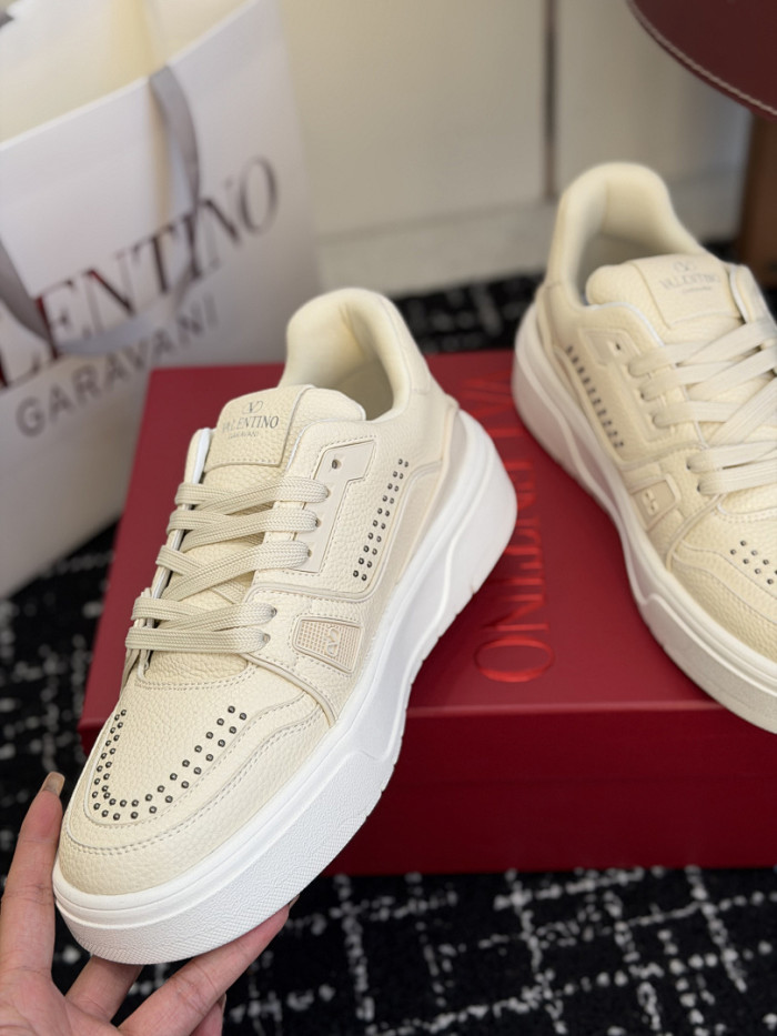 Va1e*ntin0 SNEAKERS VT050