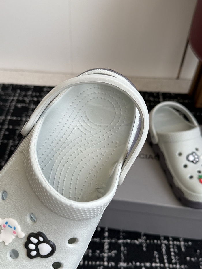 Balenciag* Sandal BS122