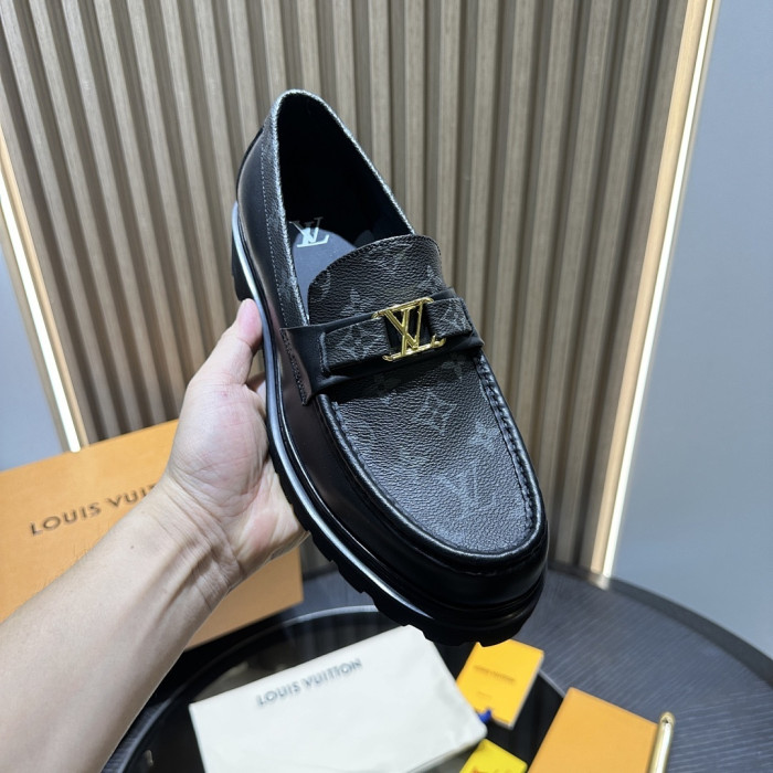 LV LOAFERS L0000747