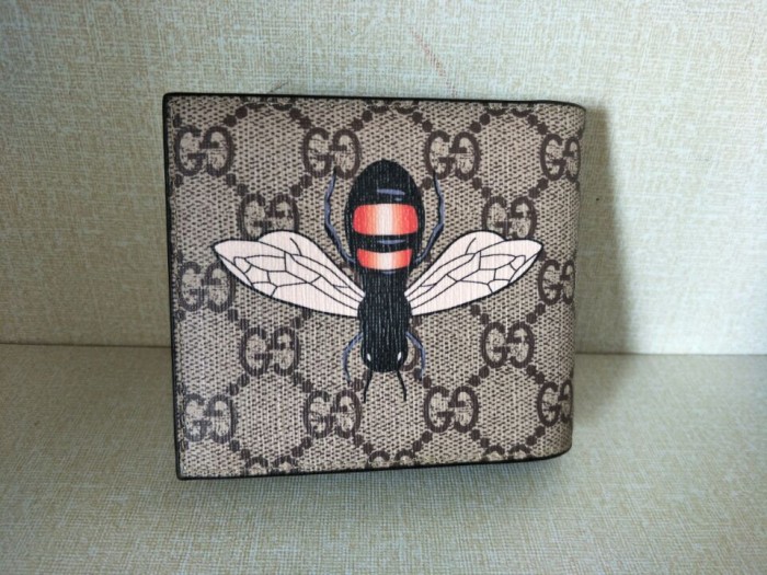 G*u*i with plaid bee wallets