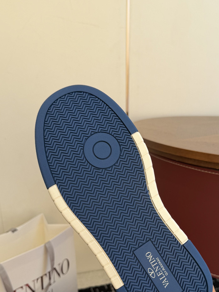 Va1e*ntin0 SNEAKERS VT051