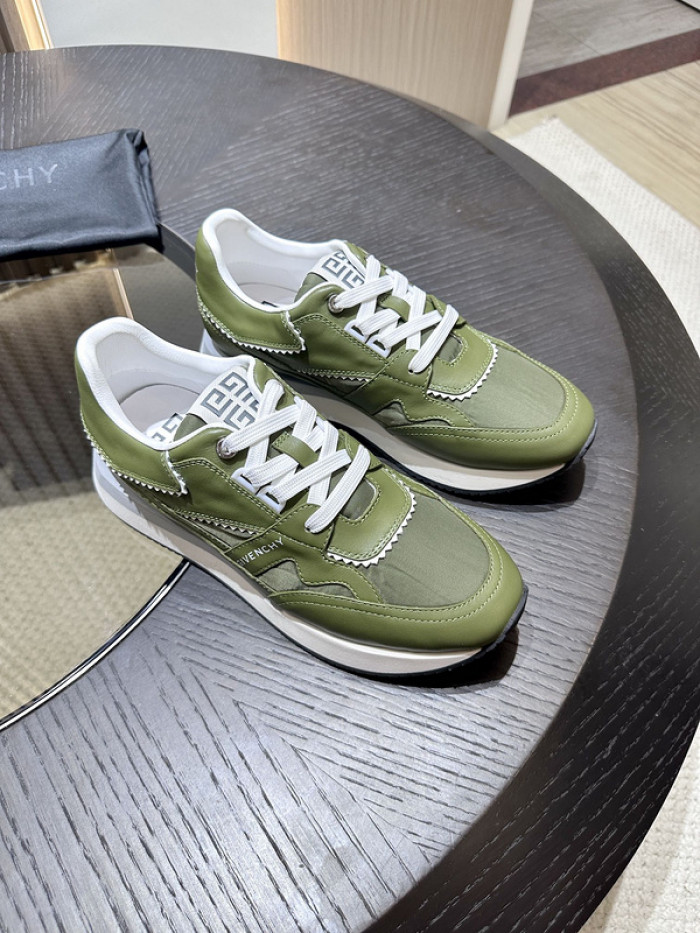 Givenchy Sneakers 660054