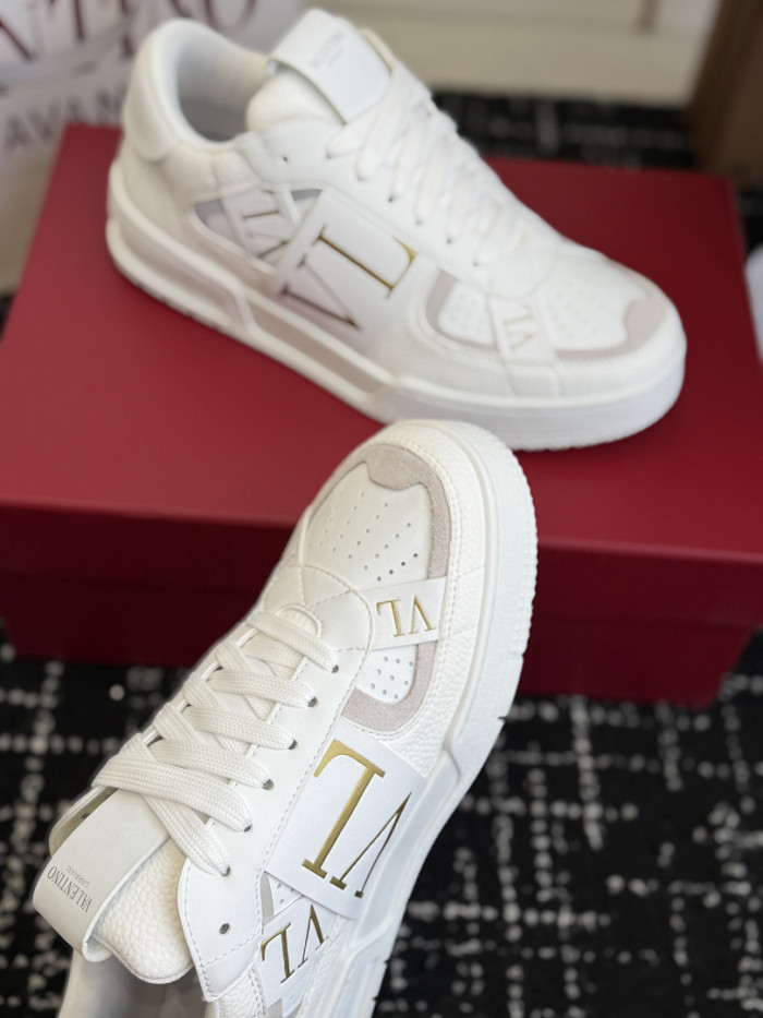 Va1e*ntin0 SNEAKERS VT057