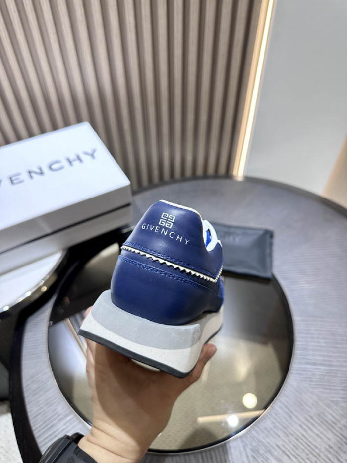Givenchy Sneakers 660055