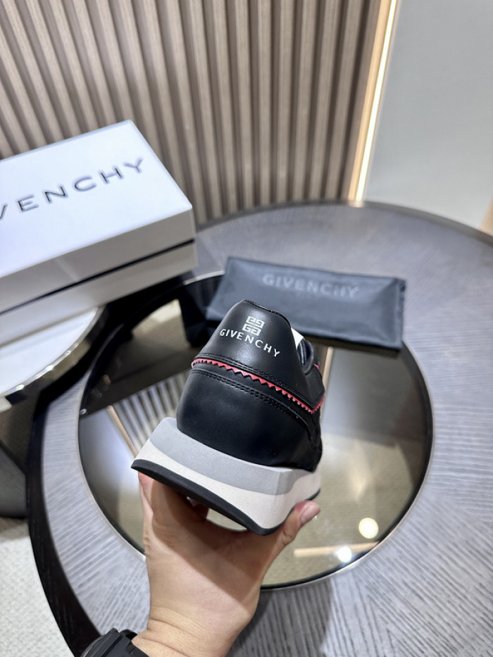 Givenchy Sneakers 660053