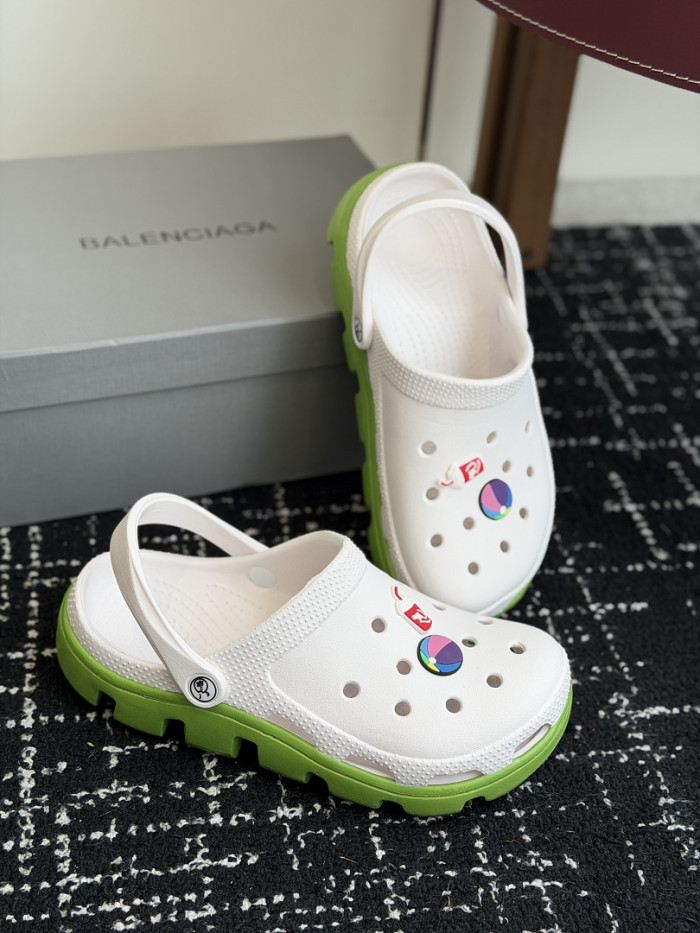 Balenciag* Sandal BS124