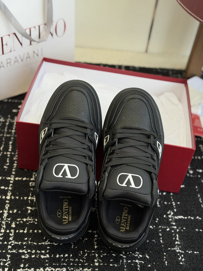 Va1e*ntin0 SNEAKERS VT065