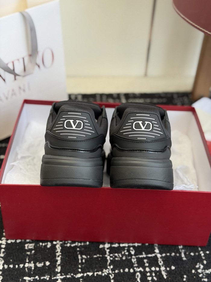 Va1e*ntin0 SNEAKERS VT065