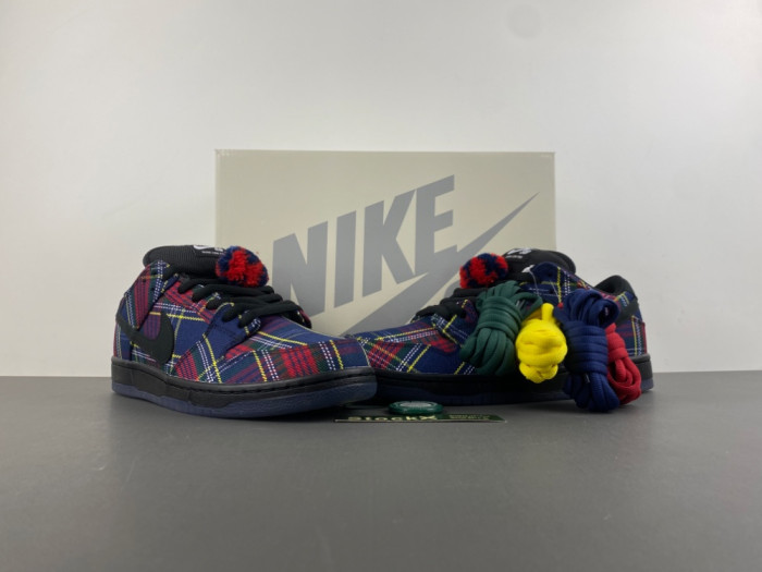 Nike SB Dunk Low Nardwuar II1493-600
