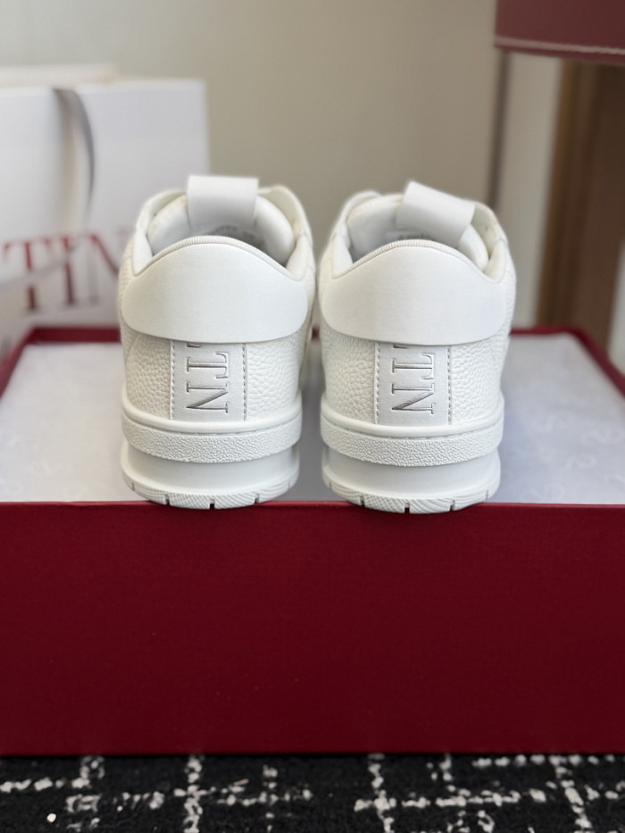Va1e*ntin0 SNEAKERS VT061