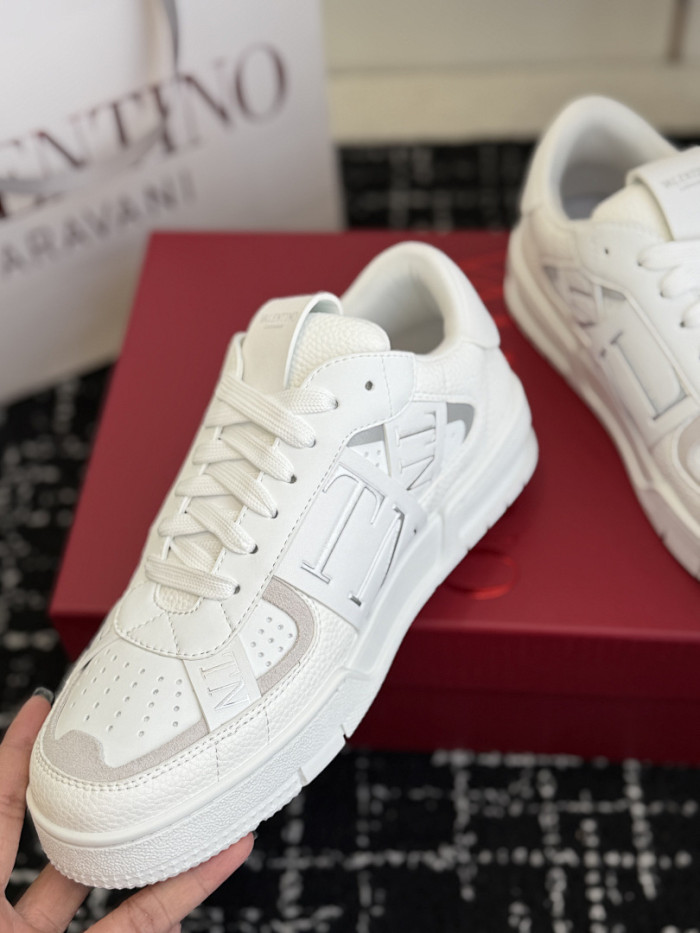Va1e*ntin0 SNEAKERS VT061