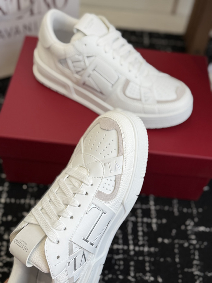 Va1e*ntin0 SNEAKERS VT061