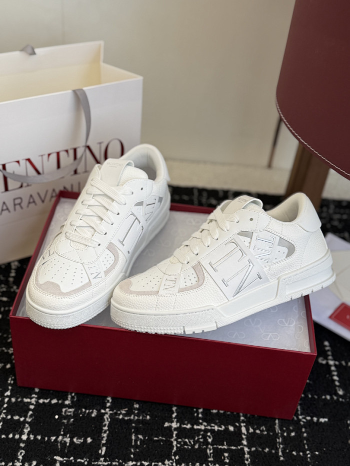 Va1e*ntin0 SNEAKERS VT061