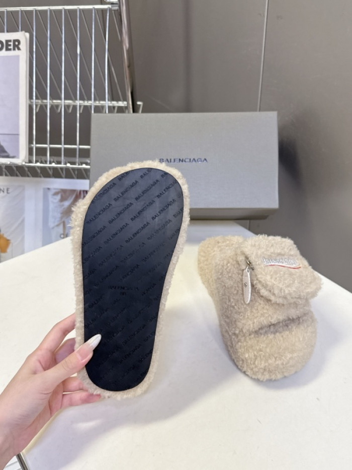 Balenciag* Sandal BS85