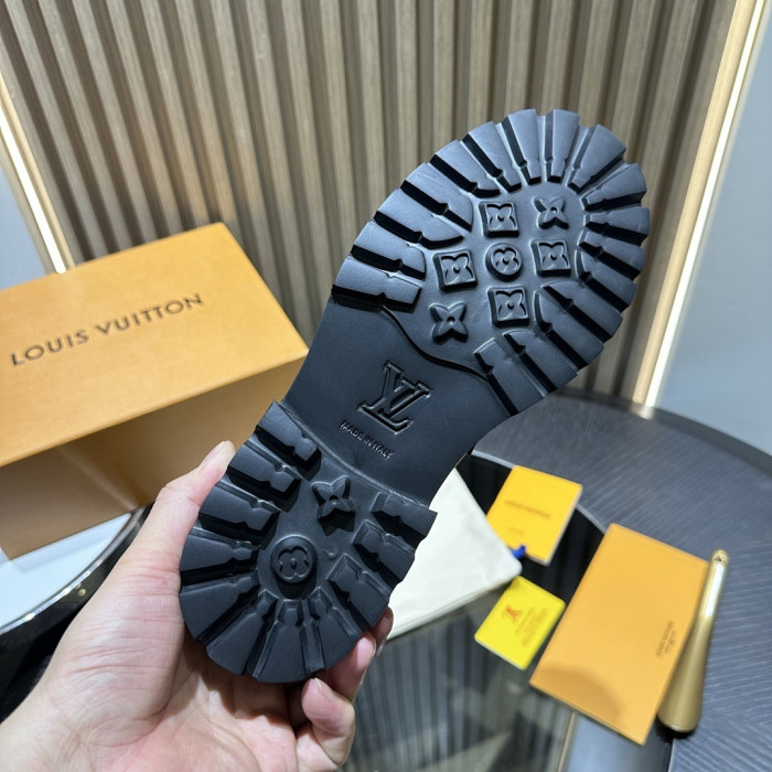 LV LOAFERS L0000746